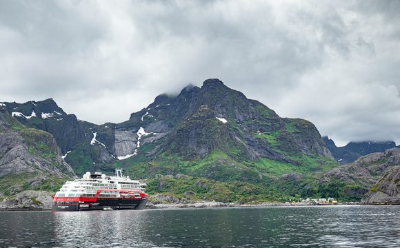 Three New Hybrid Powered Ships for Hurtigruten