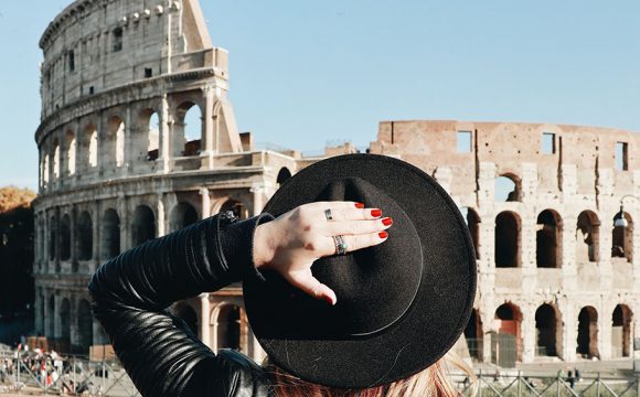 Two American Tourists Fined For Sneaking into Colosseum for a Beer