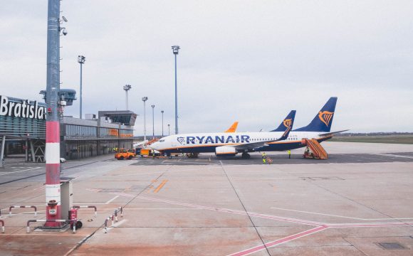 Ryanair Threatens Legal Action to Force Expansion of Air Bridge List