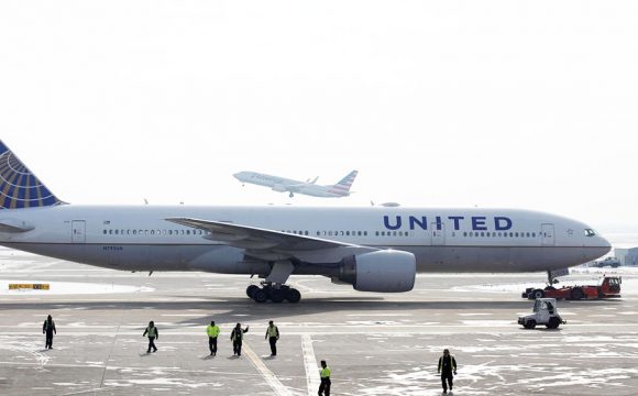 UK Temporarily Bans Boeing B777s with Certain Engine