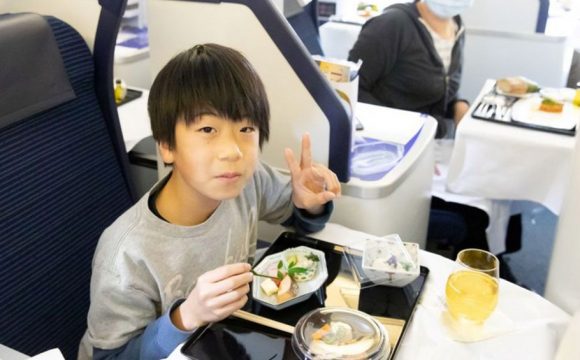Runway Dining Proving a Hit in Japan