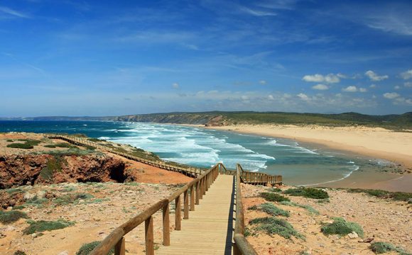 The Algarve’s Three Best Walking Tours and Where to Stay