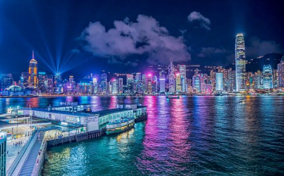 Hong Kong Hosts Dazzling New Years Eve Celebration
