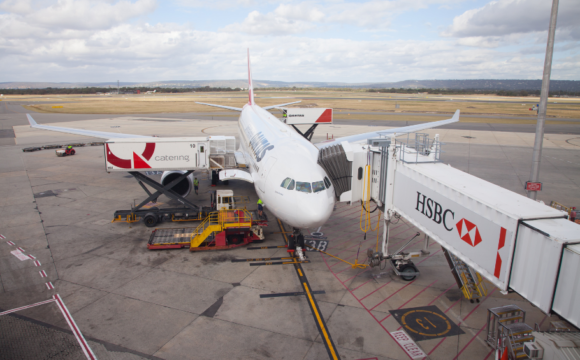Qantas Removes Vaccine Mandate for International Passengers