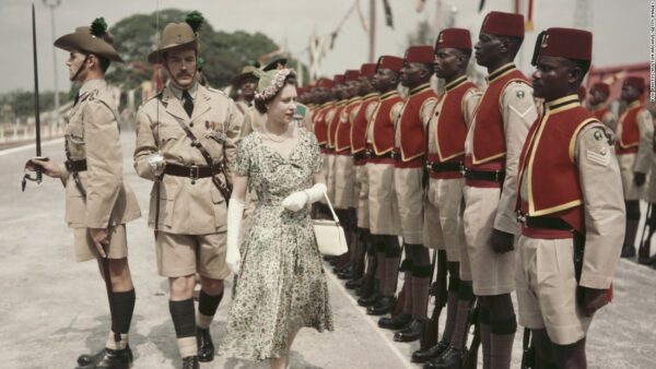 A Life of Service and Travel: A Look at Some Incredible Images of the Queen Travelling Around the World